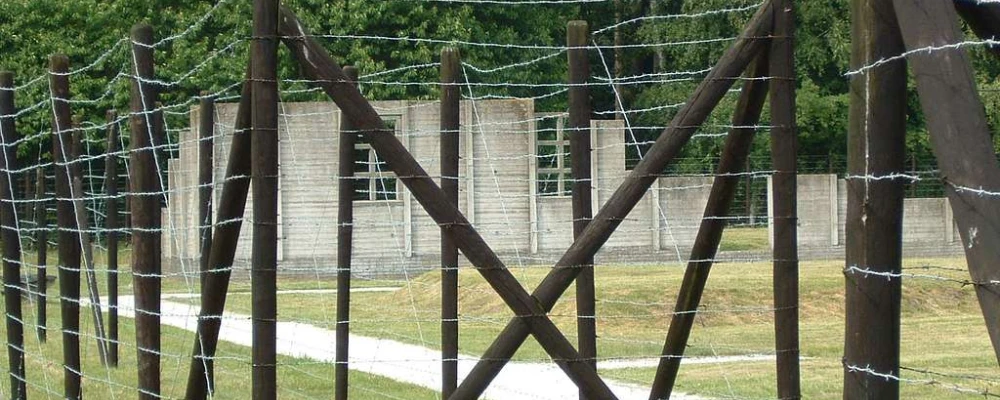 Reconstructie van hut op Kamp Westerbork