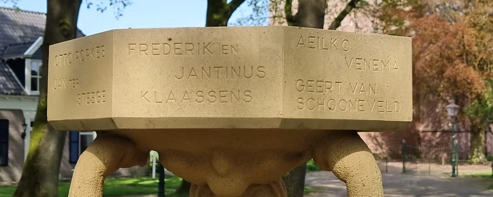 Closeup van "Monument op de Brink"