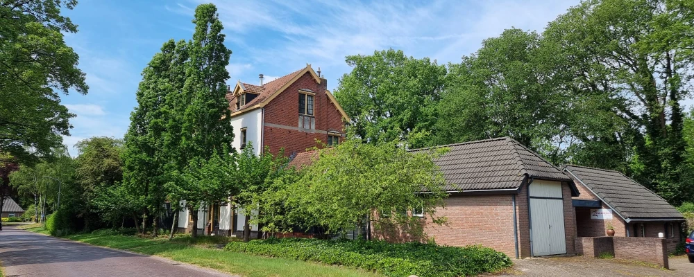 Voormalig stationsgebouw Rolde