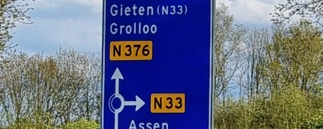 Trafficsign towards N33