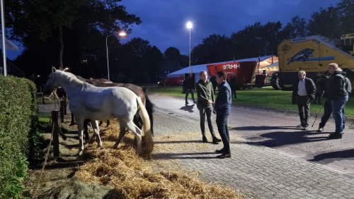 De eerste deal van de dag wordt gesloten