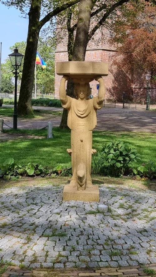 Beeld "Monument op de Brink"